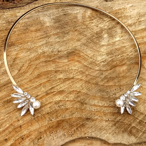 Elegant Gold-tone Collar Necklace - Picture 3 of 5